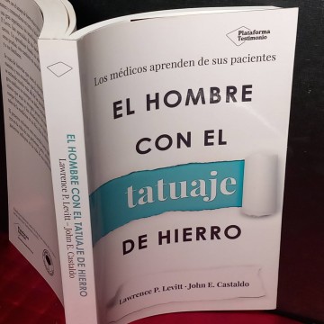 El hombre con el tatuaje de hierro, Lawrence P. Levitt.