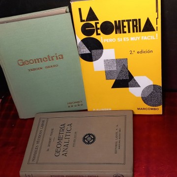 Lote 3 libros de geometría.