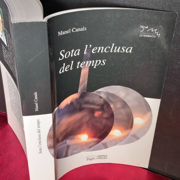 Sota l'enclusa del temps, Manel Canals.