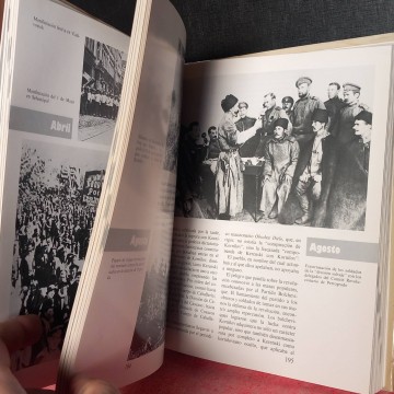 Historia ilustrada de la Gran Revolución Socialista de Octubre 1917.