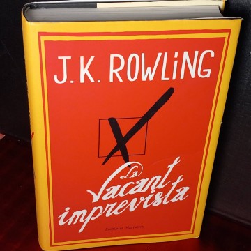La vacant imprevista, J.K. Rowling.