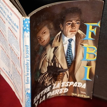 FBI 239, Entre la espada y la pared, Jan Hutton.