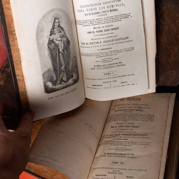 Lote 6 libros antiguos de religión.