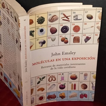 Moléculas en una exposición, John Emsley.