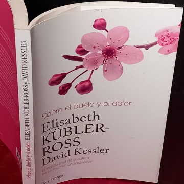 Sobre el duelo y el dolor, Elisabeth Kubler-Ross.