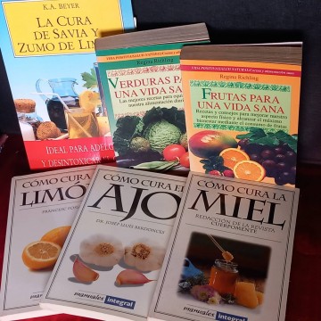 Lote 7 libros de medicina natural.