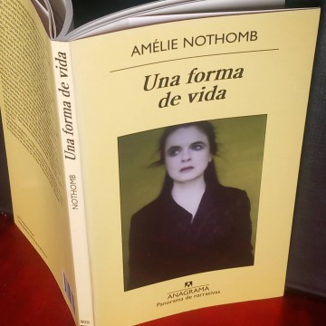 Una forma de vida, Amélie Nothomb libreria barcelona libros novelas
