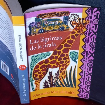 Las lágrimas de la jirafa, Alexander McCall Smith.