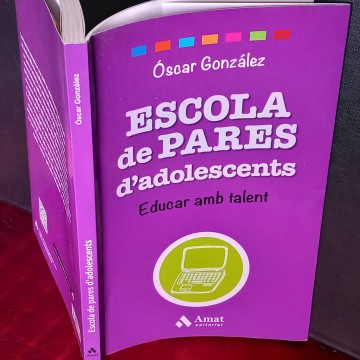 Escola de pares d'adolescents, Óscar González.