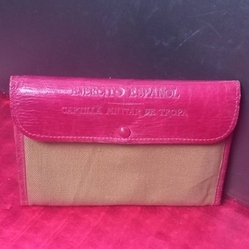 Cartera de la cartilla militar de tropa del ejército español.