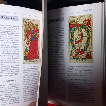 El lenguaje secreto del tarot, Laura Tuan.