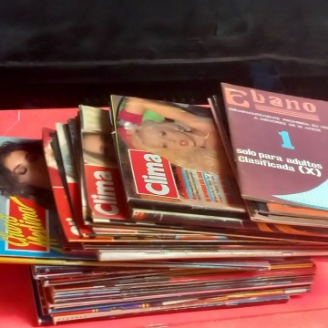 Lote 50 revistas para adultos.