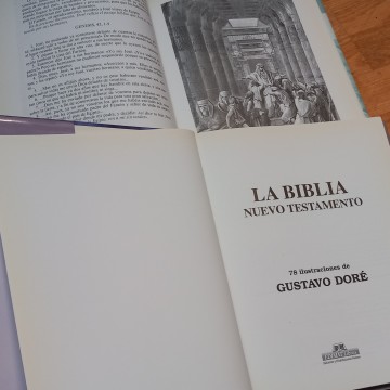 La Biblia, Antiguo y Nuevo Testamento.