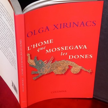 L'HOME QUE MOSSEGAVA LES DONES, OLGA XIRINACS.
