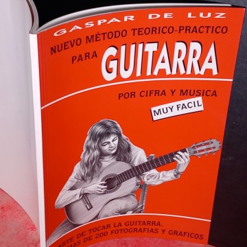 NUEVO MÉTODO TEÓRICO PRÁCTICO PARA GUITARRA POR CIFRA Y MÚSICA, GASPAR DE LUZ.