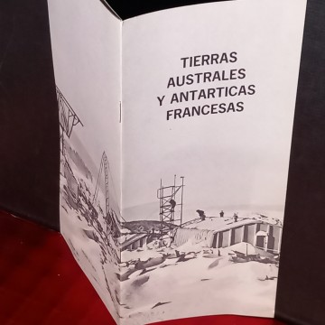 Tierras australes y Antárticas francesas folleto turístico