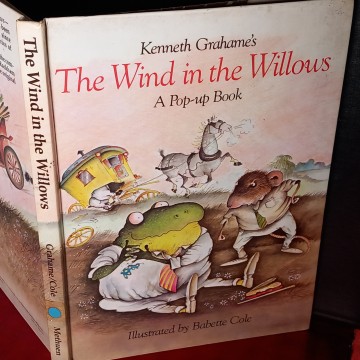 THE WIND IN THE WILLOWS, KENNETH GRAHAME, A POP-UP BOOK.