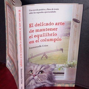 EL DELICADO ARTE DE MANTENER EL EQUILIBRIO EN EL COLUMPIO, EMMANUELLE URIEN.
