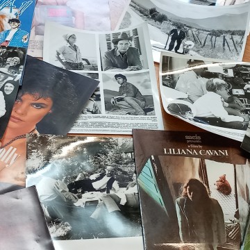 LOTE DE FOTOGRAFÍAS Y PROGRAMAS DE CINE DE AUTOR