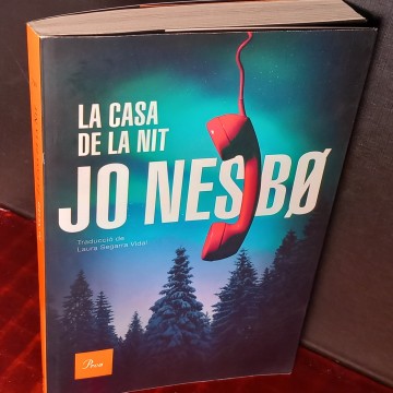 LA CASA DE LA NIT, JO NESBO (EN CATALÀ)