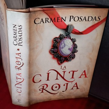 LA CINTA ROJA, CARMEN POSADAS.