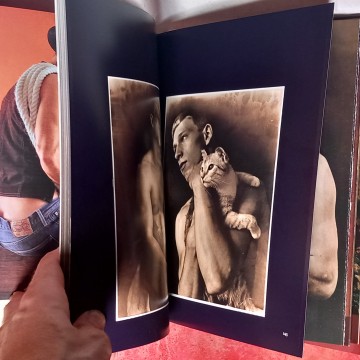ANTHONY SINNERS & GAYTON SAINTS, FOTOGRAFÍA HOMOERÓTICA.