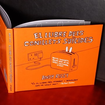 EL LLIBRE DELS CONILLETS SUÏCIDES, ANDY RILEY.