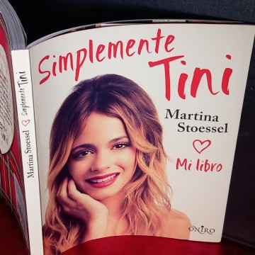 SIMPLEMENTE TINI, MARTINA STOESSEL.