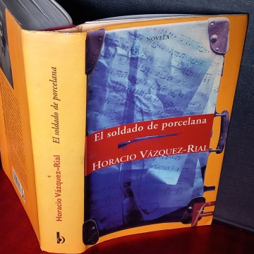 EL SOLDADO DE PORCELANA, HORACIO VÁZQUEZ-RIAL