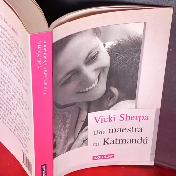 UNA MAESTRA EN KATMANDÚ, VICKI SHERPA