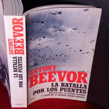 LA BATALLA POR LOS PUENTES, ANTONY BEEVOR.