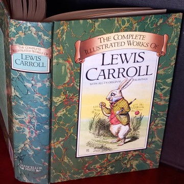 THE COMPLETE ILLUSTRATED WORKS OF LEWIS CARROLL