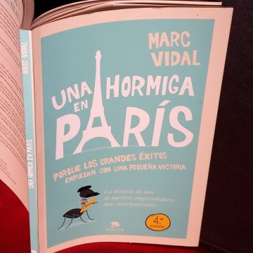 UNA HORMIGA EN PARÍS,MARC VIDAL.