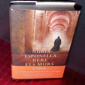 RERE ELS MURS, NÚRIA ESPONELLÀ.