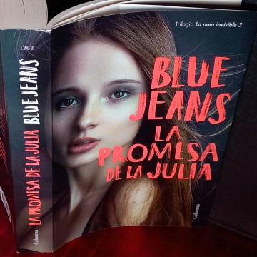 LA PROMESA DE JULIA, BLUE JEANS (EN CATALÀ)