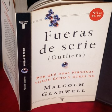 FUERAS DE SERIE, MALCOLM GLADWELL.