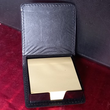 ESTUCHE DISPENSADOR DE POST-ITS (GRATIS).