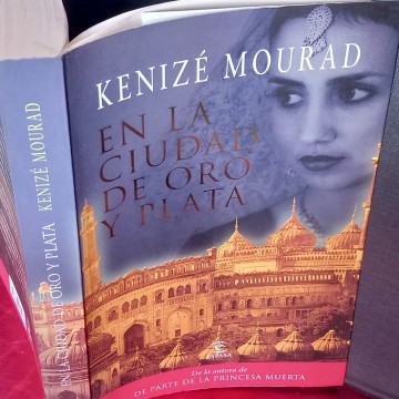 EN LA CIUDAD DE ORO Y PLATA, KENIZÉ MOURAD.