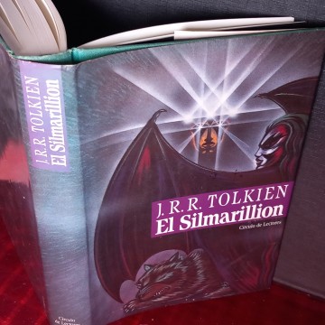 EL SILMARILLION, J.R.R. TOLKIEN.