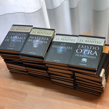 BIBLIOTECA  J.J.BENÍTEZ OBRA COMPLETA.