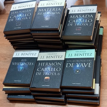 BIBLIOTECA  J.J.BENÍTEZ OBRA COMPLETA.
