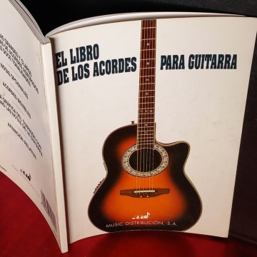 EL LIBRO DE LOS ACORDES PARA GUITARRA