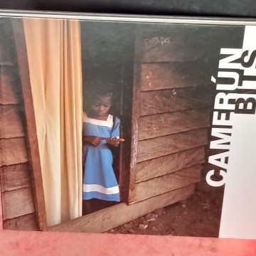 CAMERÚN BITS, PAULA OROZCO Y ÁLEX VENTÓS (FIRMADO)