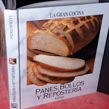 PANES, BOLLOS Y REPOSTERÍA.