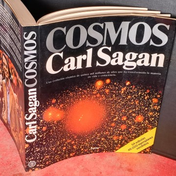 COSMOS, CARL SAGAN.