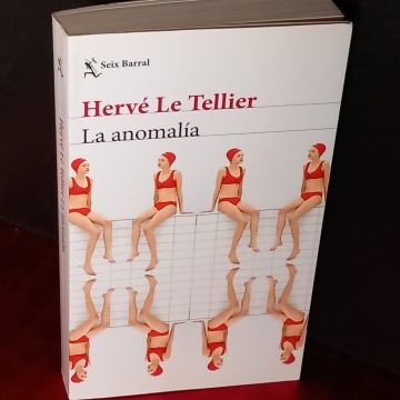 LA ANOMALÍA, HERVÉ LE TELLIER.