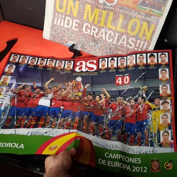Periódico y póster as España campeona Eurocopa 2012