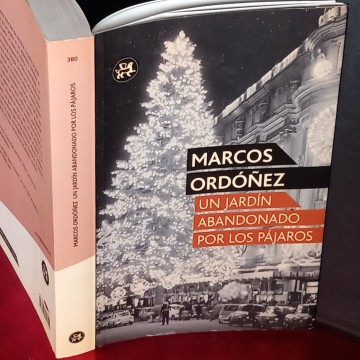 UN JARDÍN ABANDONADO POR LOS PÁJAROS, MARCOS ORDÓÑEZ.