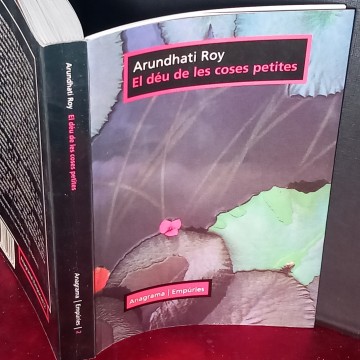 EL DÉU DE LES COSES PETITES, ARUNDHATI ROY.
