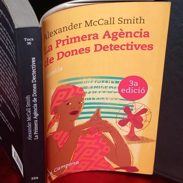 LA PRIMERA AGÈNCIA DE DONES DETECTIVES, ALEXANDER MCCALL SMITH.